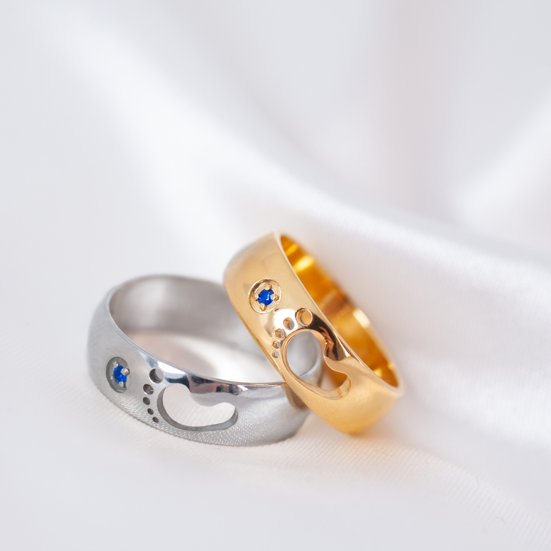 NARODZINOWE Obrączki ze Srebra Próby 925 Pozłacane z Wzorem Stópki Profil Płaski