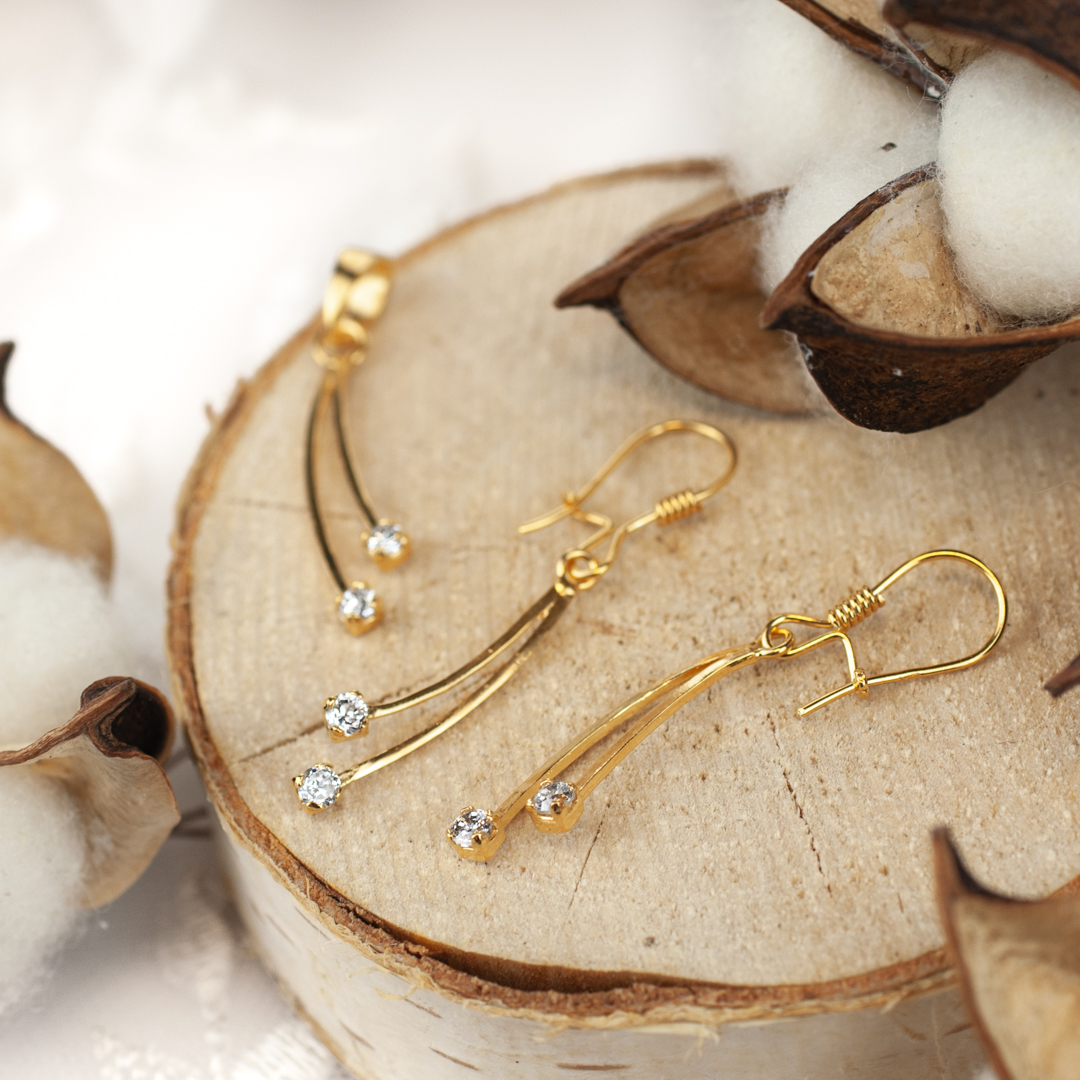 Komplet biżuterii z cyrkoniami z pozłacanego srebra próby 925 kolczyki i wisiorek KPL0700